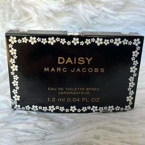 3/$15 🌻 Daisy Marc Jacobs sample